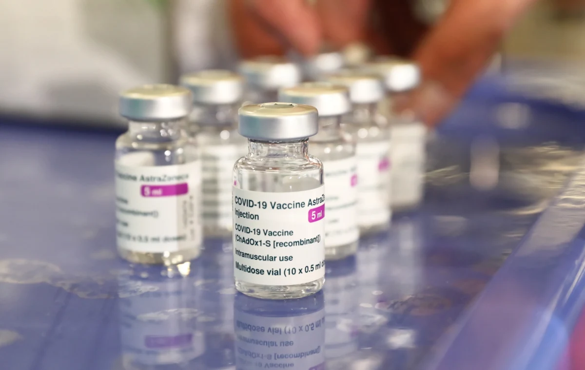 Spodziewamy się w ciągu najbliższych kilkunastu dni znacznej dostawy do Polski - ponad 500 tysięcy szczepionek - która umożliwi kontynuację Narodowego Programu Szczepień - poinformował PAP Piotr Najbuk, dyrektor ds. Relacji Zewnętrznych AstraZeneca.