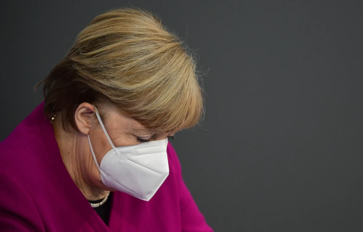 W zaktualizowanej wersji wspólnej decyzji rządu Niemiec i władz krajów związkowych, która została opublikowana w czwartek po południu, brakuje zdania, że rząd zwróci się do kościołów z prośbą, by nie odprawiały nabożeństw w Wielkanoc - informuje dziennik "Frankfurter Allgemeine Zeitung".