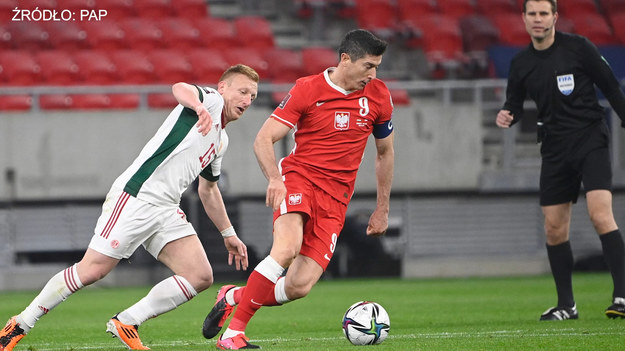 Koszmar "Biało-Czerwonych" trwał przez godzinę, zasłużenie przegrywali 0-2. Paulo Sousa dokonał trzech zmian i zwłaszcza Kamil Jóźwiak z Krzysztofem Piątkiem przyczynili się akcji ratunkowej. Piękną bramkę na wagę remisu zdobył Robert Lewandowski i z Puskas Areny przywozimy remis 3-3. Sousie nie udało się przełamać klątwy - w XXI wieku żaden selekcjoner Polski nie wygrał w debiucie.

