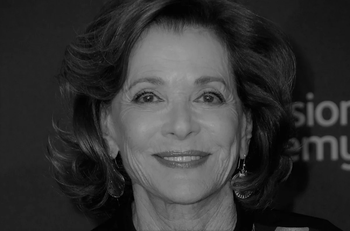 Jessica Walter zmarła w wieku 80 lat. Była aktorką teatralną, filmową i serialową, znaną z występów m.in. w produkcji "Bogaci bankruci", czy też serialu animowanym "Archer". Informację o śmierci gwiazdy przekazała jej jej córka, Brooke Bowman. 