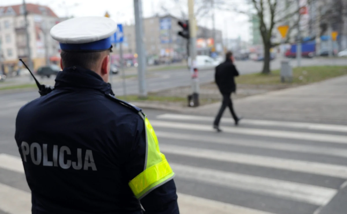 "Działania służb państwowych wobec osób, które wyłamują się z solidarności społecznej, którym brakuje wyobraźni i odpowiedzialności za innych, będą bardzo stanowcze" - zapowiedział na konferencji prasowej dotyczącej przestrzegania obostrzeń szef Ministerstwa Spraw Wewnętrznych i Administracji, Mariusz Kamiński.