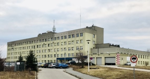Karetka covidowa sochaczewskiego szpitala została całkowicie zniszczona w wypadku. Dyrektor lecznicy, Robert Skowronek apeluje o pomoc: Używamy starej karetki, która powinna być wycofana. 