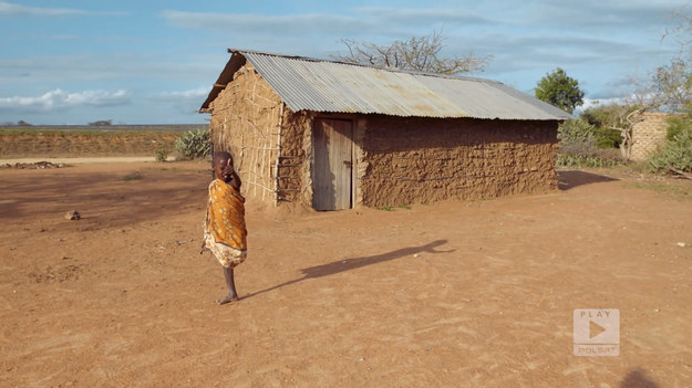 Afryka to też dzikie plemiona, które wciąż tu żyją. Wśród nich są Masajowie, którzy są bardzo przyjaźni wobec innych ludzi. Warto tam zajrzeć by chociażby zobaczyć tradycyjne domy, które są zbudowane z krowich odchodów. "Polacy za granicą", emitowanego na antenie Polsat Play.