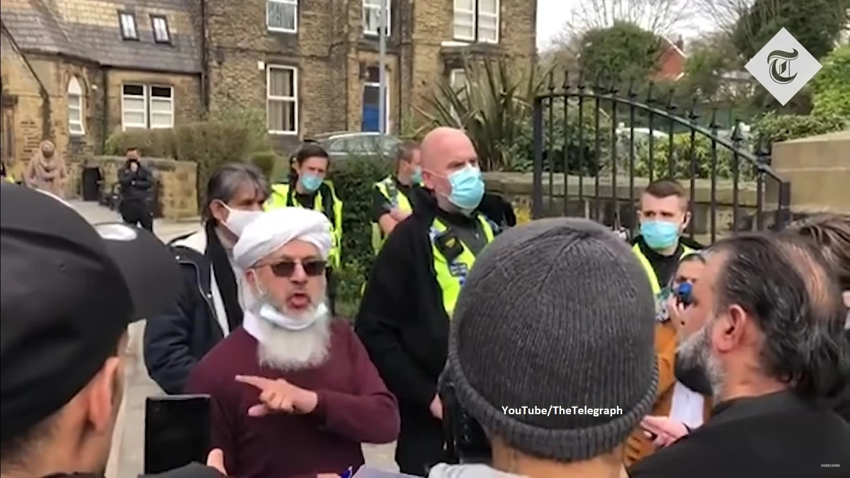 Drugi dzień z rzędu trwały w piątek protesty przed szkołą średnią w Batley w północnej Anglii, których uczestnicy - muzułmanie - domagali się zwolnienia z pracy nauczyciela za to, że w czasie lekcji pokazał jedną karykatur Mahometa.