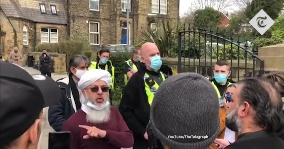 Drugi dzień z rzędu trwały w piątek protesty przed szkołą średnią w Batley w północnej Anglii, których uczestnicy - muzułmanie - domagali się zwolnienia z pracy nauczyciela za to, że w czasie lekcji pokazał jedną karykatur Mahometa.