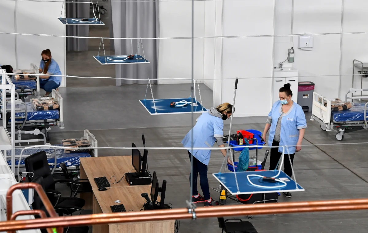 Dziś jest 31 757 nowych zakażeń koronawirusem - ujawnił minister zdrowia Adam Niedzielski w rozmowie z Krzysztofem Ziemcem w RMF FM. 