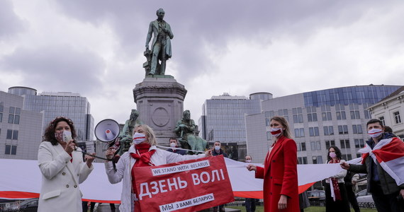 Sprawę karną za działania na rzecz - jak to ujęto - "rehabilitacji nazizmu" - wszczęła prokuratura w Grodnie wobec dziennikarza i aktywisty Pawła Mażejki oraz malarza Alesia Puszkina. Według telewizji Biełsat Mażejka został zatrzymany.