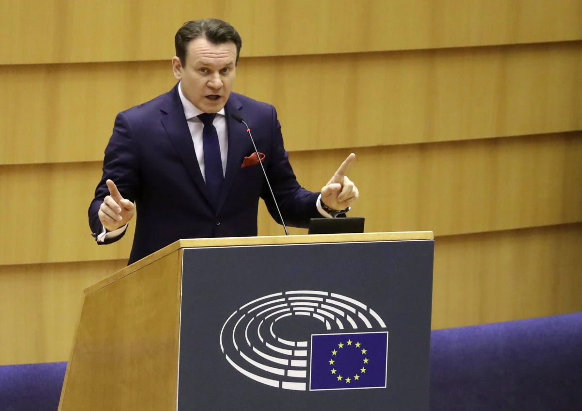 Zderzenie dwóch aut - w tym bmw prowadzonego przez europosła PiS Dominika Tarczyńskiego - na jednym ze skrzyżowań w Bełżycach na Lubelszczyźnie. Informację jako pierwszy podał portal lublin112.pl.