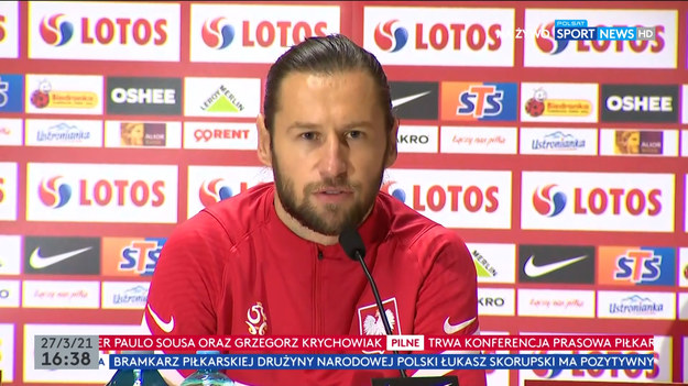 Sebastian Staszewski z Interii zapytał Krychowiaka o krytykę pod jego adresem i ocenę meczu z Węgrami.
- Już się przyzwyczaiłem, że jak zagram gorzej, to trzeba Krychowiaka wyrzucić z kadry. Już się do tego przyzwyczaiłem. Nie jestem zadowolony z tamtego spotkania - odpowiedział.
