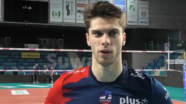 Wypowiedz Aleksandra Śliwki po meczu Ślepsk Malow Suwałki - Grupa Azoty ZAKSA Kędzierzyn-Koźle 1:3. 

Ślepsk Malow Suwałki - Grupa Azoty ZAKSA Kędzierzyn-Koźle 1:3 (25:20, 20:25, 21:25, 21:25) w drugim ćwierćfinałowym meczu play-off PlusLigi. MVP Benjamin Toniutti. W serii do dwóch zwycięstw Grupa Azoty ZAKSA wygrała rywalizację 2-0 i awansowała do półfinału. 


