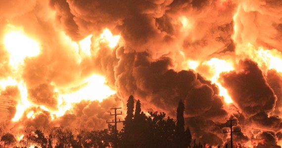 W nocy z niedzieli na poniedziałek doszło do potężnego pożaru w rafinerii ropy naftowej Balongan zlokalizowanej w Indramayu w prowincji Jawa Zachodnia - poinformowały indonezyjskie media. Rafineria należy do państwowego koncernu naftowego Pertamina. Co najmniej 500 osób zostało ewakuowanych. 