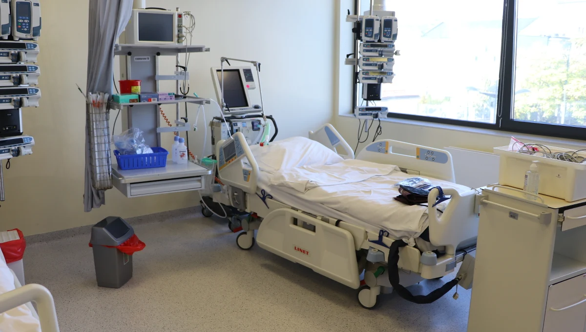 Wolnych miejsc dla chorych trzeba szukać w innych województwach, a najgorsze dopiero przed nami - pisze w poniedziałek "Rzeczpospolita". 