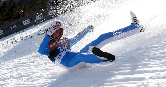 Daniel Andre Tande został wybudzony ze śpiączki farmakologicznej - poinformował dyrektor norweskiej reprezentacji skoczków narciarskich Clas Brede Brathen. 27-letni sportowiec w czwartek zaliczył groźny upadek na mamuciej skoczni w Planicy. 