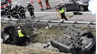 Świerklany: Przepołowione auto. Kierowca uciekł 