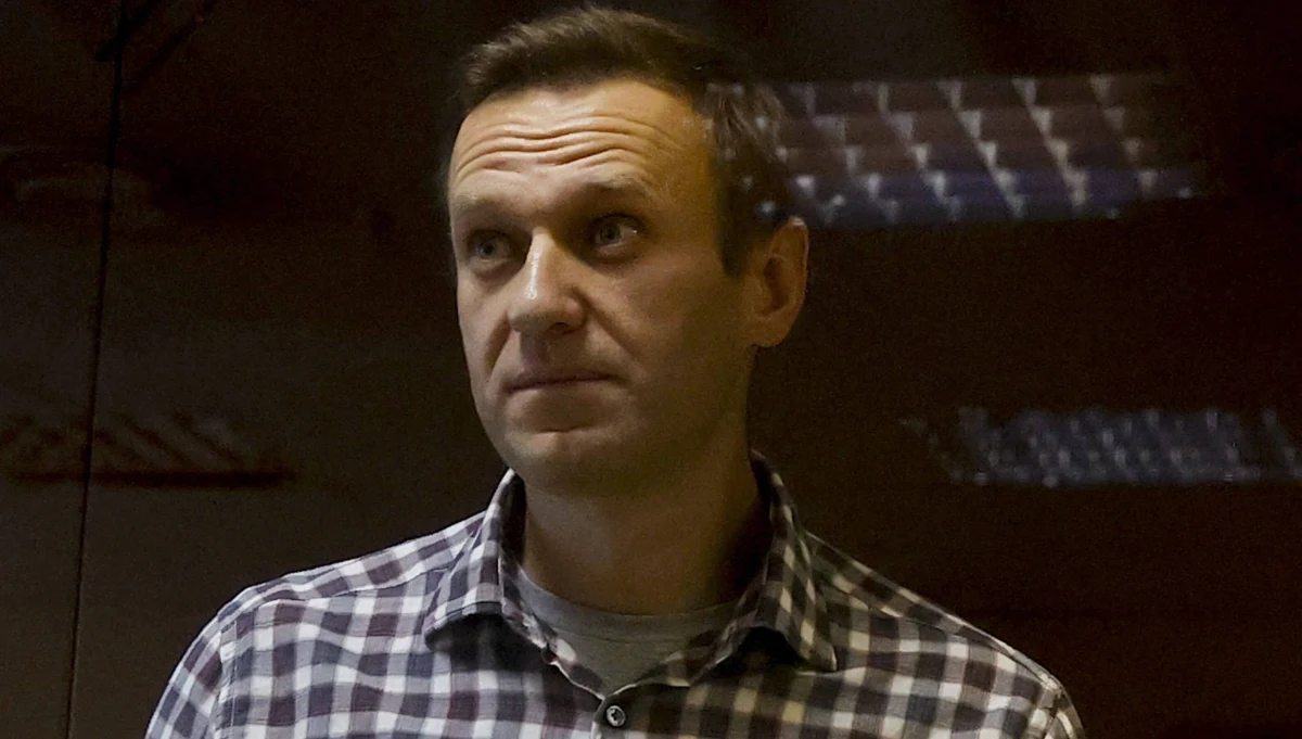 Rosyjski opozycjonista Aleksiej Nawalny otrzymał sześć nagan w kolonii karnej, której jest więźniem, w ciągu zaledwie dwóch tygodni. Informacja o tym ukazała się w poniedziałek na koncie Nawalnego na Facebooku. Dwie nagany grożą skierowaniem do karceru.
