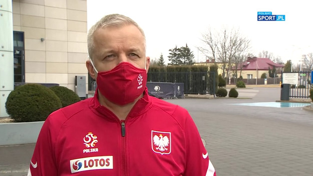 Lekarz piłkarskiej reprezentacji Polski Jacek Jaroszewski powiedział, że w przypadku urazu Roberta Lewandowskiego decydujące są pierwsze doby. - To nie jest groźna kontuzja, ale musimy zadbać o to, by się nie pogłębiła. W takich przypadkach najważniejsze są pierwsze godziny - oznajmił doktor. Wyraził też opinie dotyczącą ewentualnych występów kapitana reprezentacji Polski w sobotnim meczu Bayernu Monachium z RB Lipsk w Bundeslidze i w środę 7 kwietnia w starciu z Paris-Saint Germain w ćwierćfinale Ligi Mistrzów.  