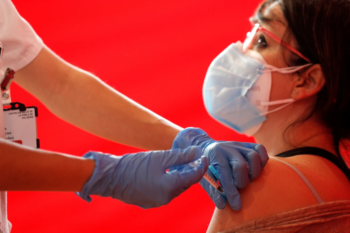 Szczepionka przeciw Covid-19 firmy Johnson & Johnson będzie dostarczana do krajów Unii Europejskiej od 19 kwietnia - poinformowała agencja AFP, powołując się na informacje z amerykańskiego koncernu farmaceutycznego.