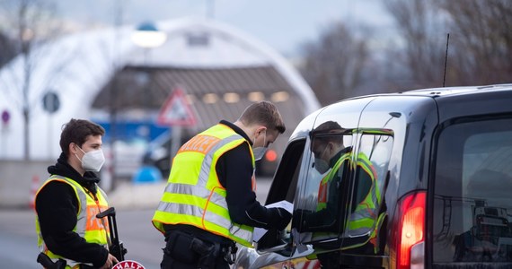 ​Kontrole sanitarne, które trwają od lutego na granicach z Czechami i ze Słowacją, od dziś będą też prowadzone na pozostałych lądowych granicach Polski stanowiących wewnętrzne granice UE, czyli z Niemcami i z Litwą. Wjeżdżających do Polski weryfikować będą patrole.