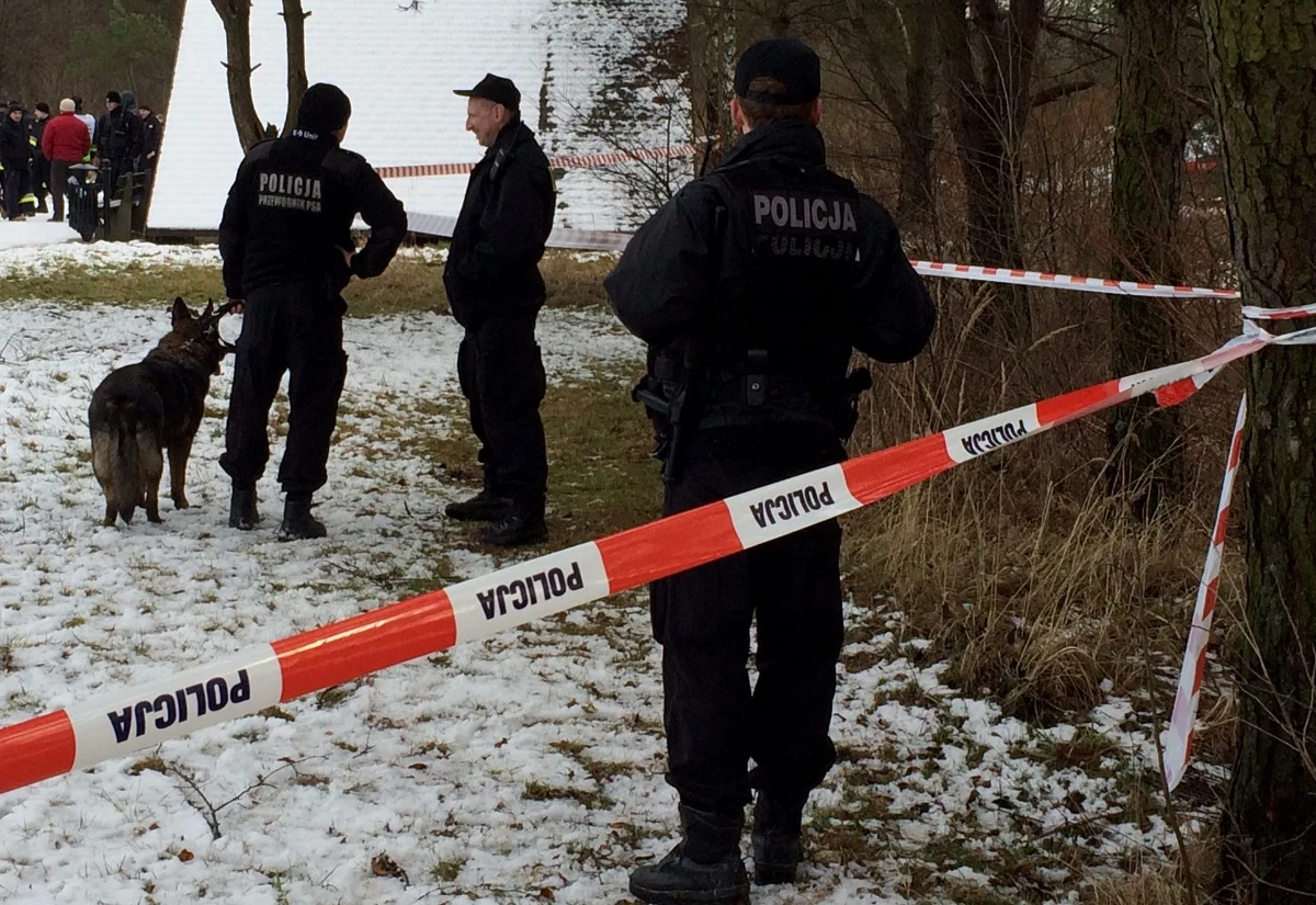 Zwłoki młodej kobiety znaleziono w poniedziałek w samochodzie zaparkowanym na przyszpitalnym parkingu w Bogatyni (Dolnośląskie). Okoliczności jej śmierci wyjaśnia prokuratura. Według wstępnych ustaleń, 33-latka prawdopodobnie przyjechała do szpitala, żeby zrobić test na koronawirusa.