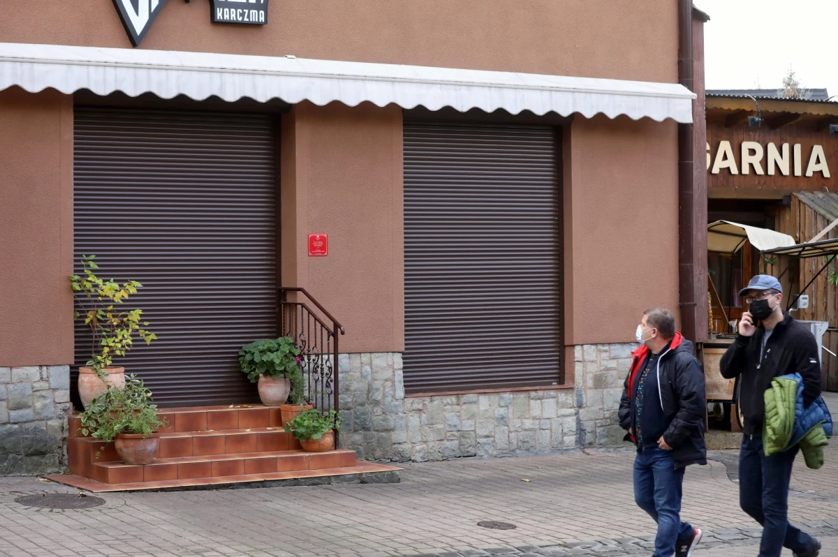 Rząd jest zgodny co do utworzenia bonu gastronomicznego - ustalili dziennikarze RMF FM. Premier ma ujawnić szczegóły na konferencji prasowej w drugiej połowie tego tygodnia. Wtedy też ma zostać ogłoszona nowa pomoc dla firm.