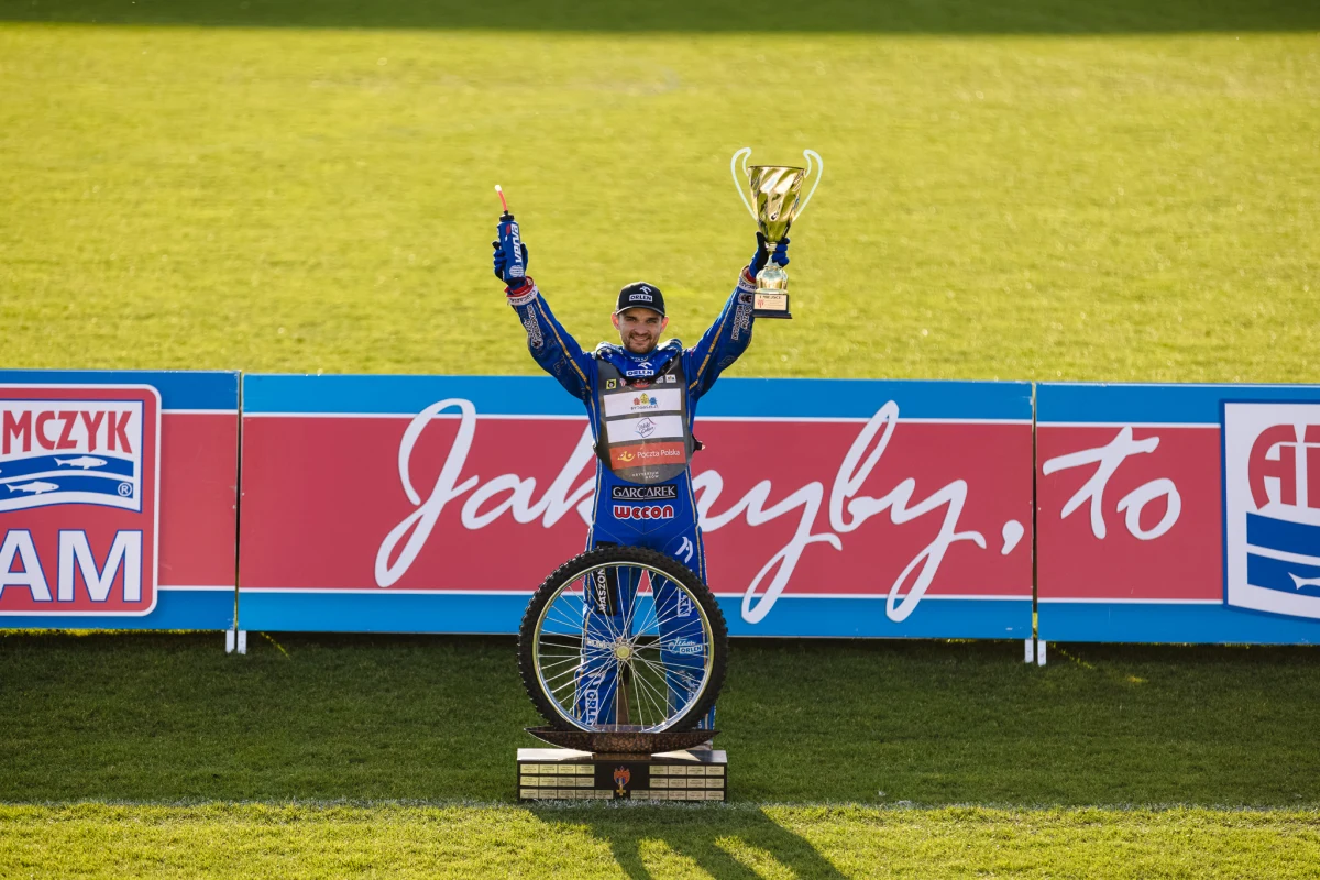 Bartosz Zmarzlik, dwukrotny Indywidualny Mistrz  Świata z 2019 i 2020 roku, z przytupem rozpoczął sezon żużlowy. Dziś w Bydgoszczy wygrał Kryterium Asów Polskich Lig Żużlowych, czyli zawody inaugurujące tegoroczne zmagania. 