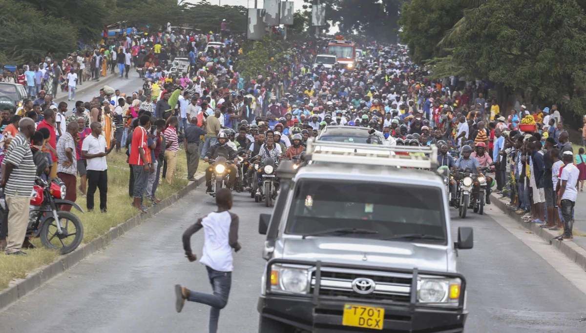 45 osób zginęło w wyniku zadeptania, gdy podczas uroczystości pożegnalnych prezydenta Tanzanii Johna Magufulego w Dar es Salaam w ubiegłym tygodniu wybuchła panika - poinformowała we wtorek policja.