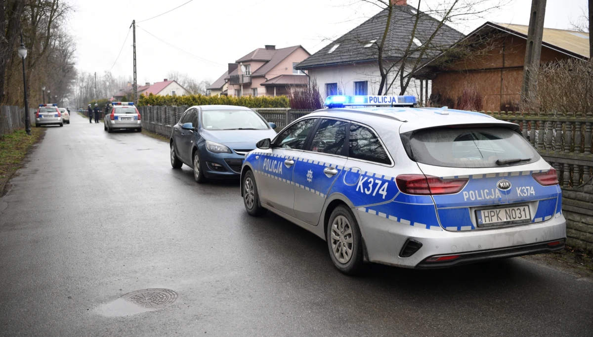 ​Prokuratura Okręgowa w Tarnobrzegu wszczęła śledztwo w sprawie wczorajszej rodzinnej tragedii w Kopkach koło Rudnika nad Sanem na Podkarpaciu. 41-letnia matka zabiła dwójkę swoich dzieci: 5-latka i 6-latkę, po czym popełniła samobójstwo.