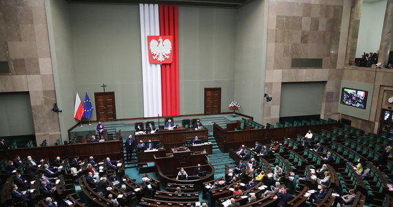 Przegrane wczoraj przez Prawo i Sprawiedliwość sejmowe głosowanie pogłębia konflikt w Zjednoczonej Prawicy. Porozumienie zapowiedziało Jarosławowi Kaczyńskiemu, że zagłosuje razem z opozycją – ustalił dziennikarz RMF FM Patryk Michalski. 