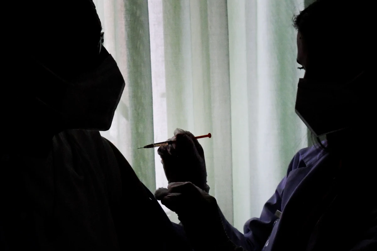 Kanclerz Austrii Sebastian Kurz oznajmił, że jego rząd prawdopodobnie kupi rosyjską szczepionkę przeciw Covid-19, Sputnik V. Nie poinformował przy tym, czy kraj zaczeka z ich zastosowaniem do decyzji Europejskiej Agencji Leków ws. dopuszczenia preparatu na rynek UE.