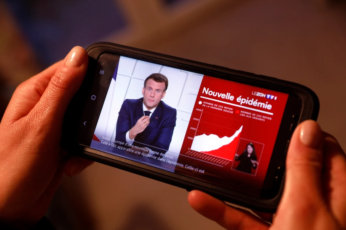 Prezydent Francji Emmanuel Macron ogłosił podczas telewizyjnego orędzia do narodu wprowadzenie lockdownu na terenie całego kraju. Nowe obostrzenia sanitarne będą obowiązywały od 3 kwietnia do 2 maja.