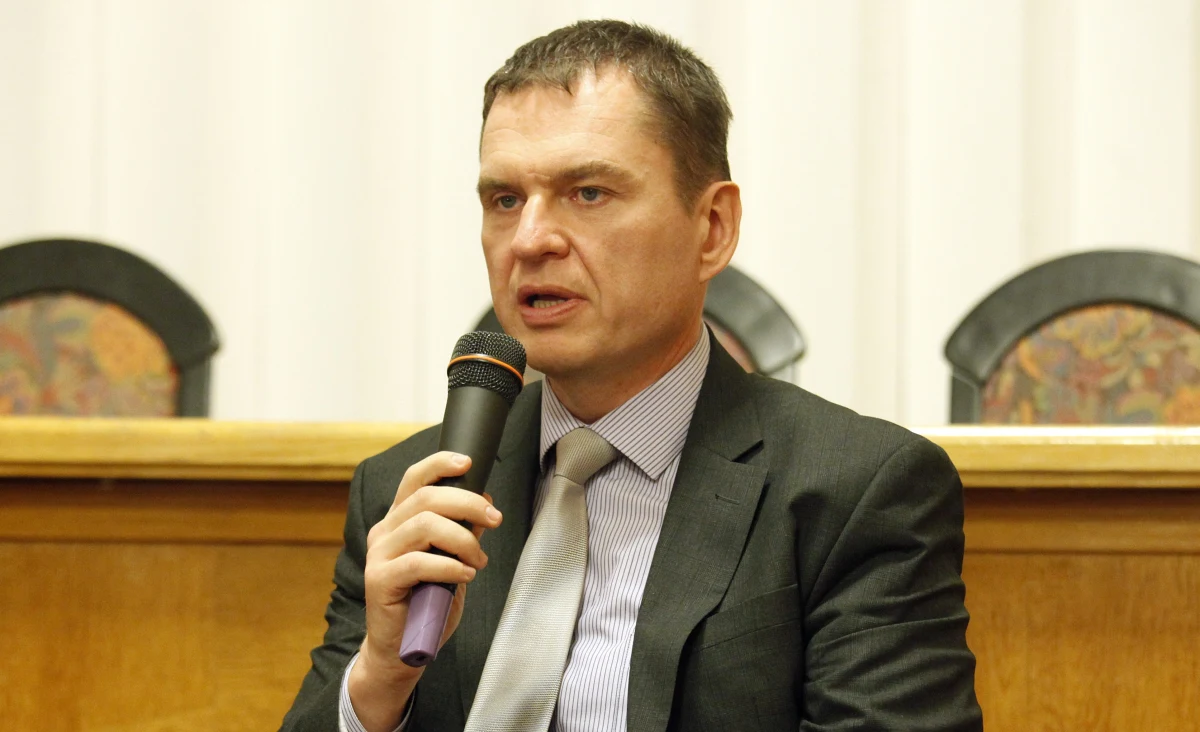 ​Podczas przeszukania milicjanci szukali rzeczy związanych z Polską i pytali, ile kosztuje zdrada ojczyzny - mówi PAP żona działacza Związku Polaków na Białorusi (ZPB), Andrzeja Poczobuta. Oksana Poczobut opowiada o sytuacji męża, odkąd trafił do aresztu w związku ze sprawą karną.