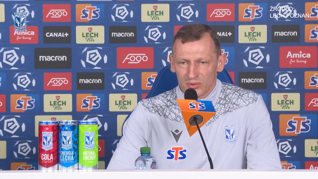 Konferencja trenera Lecha Poznań, Dariusza Żurawia przed meczem 23. kolejki PKO Ekstraklasy.
- Pedro Tiba trenuje indywidualnie. Jego występ jest pod znakiem zapytania - mówi trener Lecha Poznań Dariusz Żuraw. Pytany o szczegóły sytuacji kadrowej i ubytki Lecha po długiej przerwie na reprezentację odpowiada jednak: - Wiem, że chcielibyście znać skład, ale ja zadania nie ułatwię.
