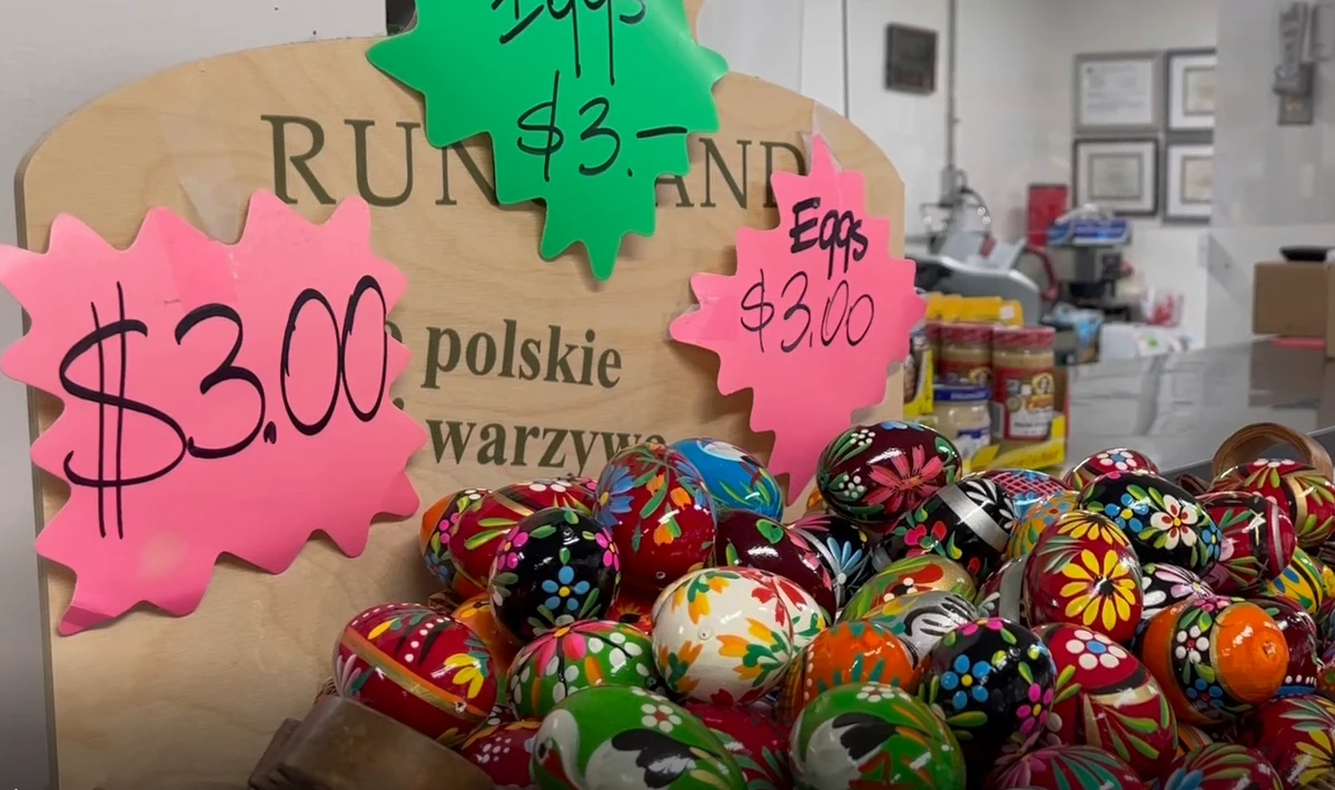 Polonia za oceanem szykuje się do Wielkanocy. Od wielu dni prawdziwe oblężenie przeżywają polskie sklepy – donosi korespondent RMF FM w Waszyngtonie, Paweł Żuchowski.  Jak relacjonuje, Polacy kupują nie tylko rodzime świąteczne przysmaki, ale także wielkanocne dekoracje.