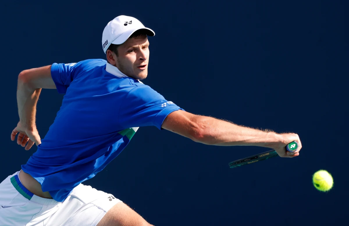 Rozstawiony z numerem 26. Hubert Hurkacz pokonał Greka Stefanosa Tsitsipasa (2.) 2:6, 6:3, 6:4 i awansował do półfinału turnieju ATP rangi Masters 1000 na kortach twardych w Miami (pula nagród 3,34 mln dol.). Polski tenisista czeka na wyłonienie kolejnego rywala.
