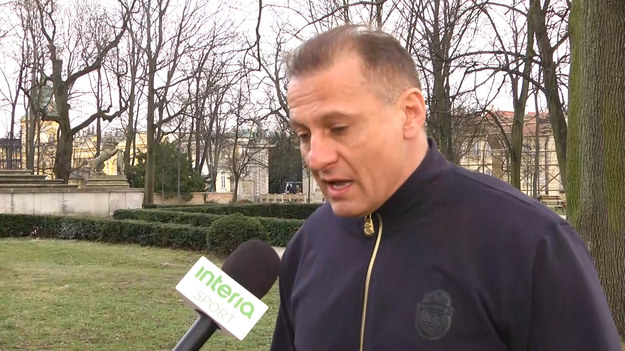 Uważam, że są jeszcze szanse na zajęcie nawet pierwszego miejsca, mamy przecież u siebie mecz z Anglią. O drugie raczej się nie obawiam. W spotkaniu z Anglią w drugiej połowie pokazaliśmy się z niezłej strony i to napawa mnie optymistycznie - mówi w rozmowie z Interią były reprezentant Polski Piotr Świerczewski.