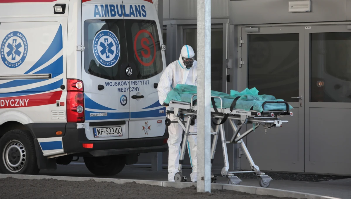 ​Rząd najprawdopodobniej przedłuży obecne pandemiczne obostrzenia po 9 kwietnia i utrzyma lockdown z pewnymi drobnymi wyjątkami - informuje Onet, powołując się na źródła w rządzie.