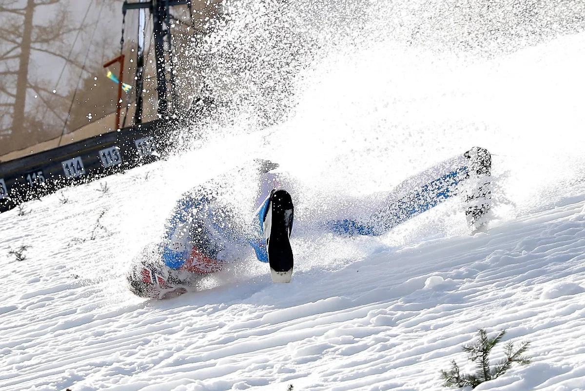 Skoczek narciarski Daniel Andre Tande został przewieziony karetką lotniczą ze Słowenii do Norwegii - potwierdził dyrektor norweskiej reprezentacji Clas Brede Brathen.