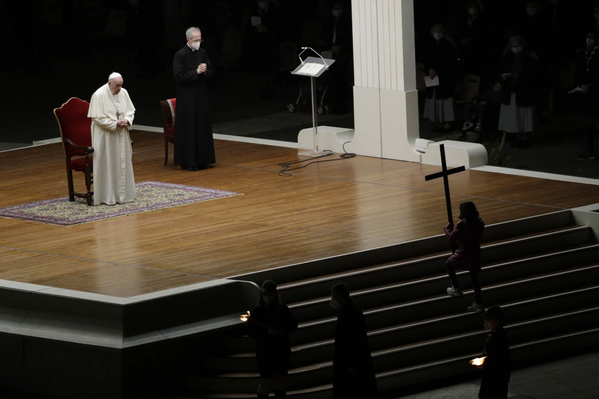 Modlitwa do Boga o to, by chronił każde dziecko na świecie, zakończyła Drogę Krzyżową pod przewodnictwem papieża Franciszka w Wielki Piątek na placu Świętego Piotra. Nabożeństwo drugi rok z rzędu z powodu pandemii odbyło się w Watykanie i w reżimie sanitarnym.