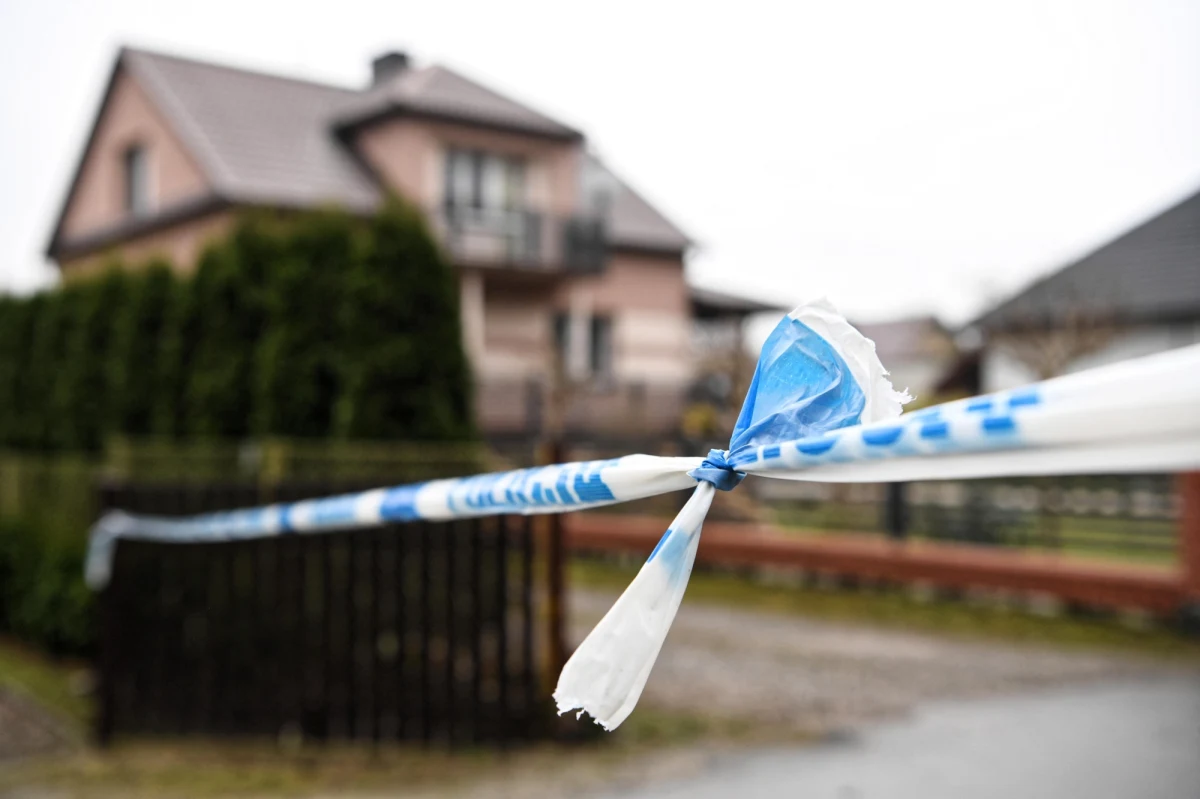 Prokuratura okręgowa w Tarnobrzegu oficjalnie rozszerzyła śledztwo w sprawie rodzinnej tragedii w Kopkach koło Rudnika nad Sanem o kwestie odpowiedzialności urzędników publicznych. 41-letnia matka zabiła dwójkę swoich dzieci: 5-latka i 6-latkę, po czym popełniła samobójstwo.