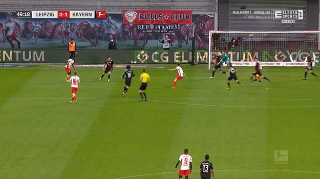 Bayern Monachium spełnił plan minimum i pokonał RB Lipsk 1-0. Dzięki wygranej ekipa z Bawarii bardzo zbliżyła się do mistrzostwa Niemiec. „Die Roten” musieli dziś poradzić sobie bez kontuzjowanego Roberta Lewandowskiego, a jedynego gola w tym starciu strzelił Leon Goretzka.