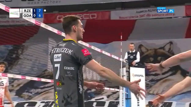 Skrót meczu Asseco Resovia - Trefl Gdańsk
Trefl Gdańsk przegrał na wyjeździe z Asseco Resovią 1:3

