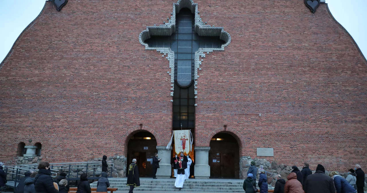 A tak wygląda Wielkanoc w dobie pandemii w jednym z warszawskich kościołów 