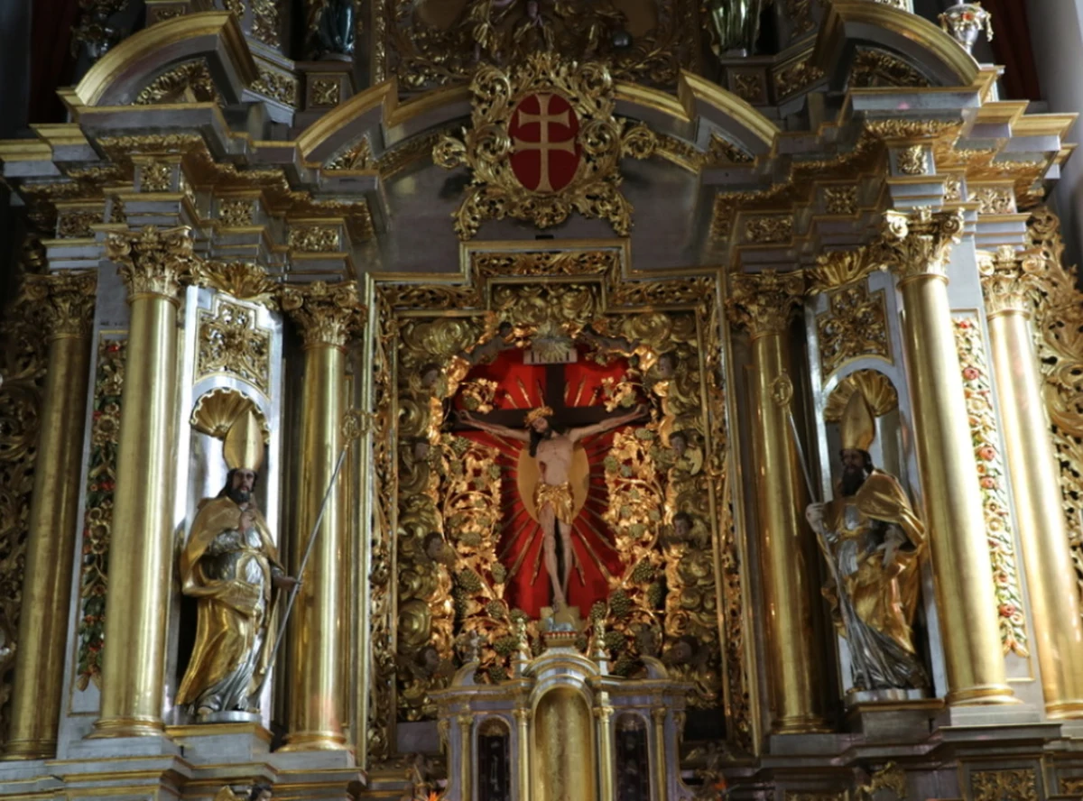 Niedzielę Zmartwychwstania Pańskiego spędziliśmy w Sanktuarium Grobu Bożego w Przeworsku. Podczas mszy rezurekcyjnej ksiądz prałat Tadeusz Gramatyka mówił o tym, że zmartwychwstały Jezus - zwłaszcza w tych trudnych czasach - daje nadzieję. Jak zaznaczył: modlimy się za tych, którzy cierpią i za tych którzy walczą z pandemią. 