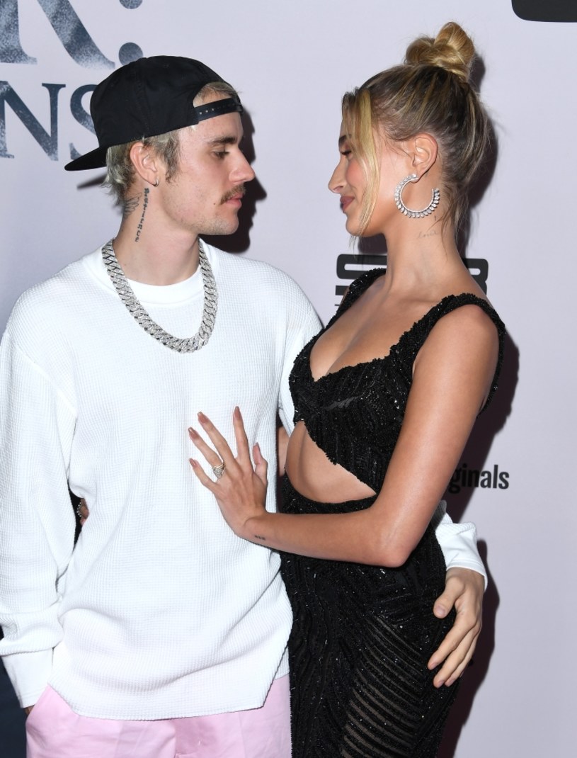 Słynna modelka i żona Justina Biebera może poszczycić się ogromną popularnością, zwłaszcza w mediach społecznościowych. Gwiazda, którą na Instagramie obserwują niespełna 34 miliony użytkowników, niedawno zdecydowała się usunąć konto z innego serwisu. Powodem było to, że komentarze internautów miały szkodliwy wpływ na jej psychikę. "To bardzo toksyczne środowisko" - przyznała Hailey.