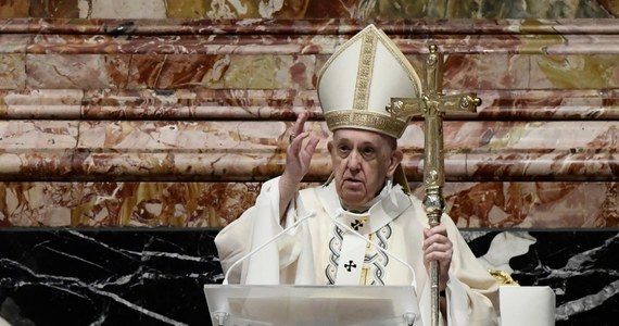 Papież Franciszek w wielkanocnym orędziu wezwał wspólnotę międzynarodową do działań, by przezwyciężyć opóźnienia w dystrybucji szczepionek i ułatwić dzielenie się nimi, zwłaszcza z najuboższymi. Zmartwychwstały Chrystus jest nadzieją dla cierpiących - mówił.