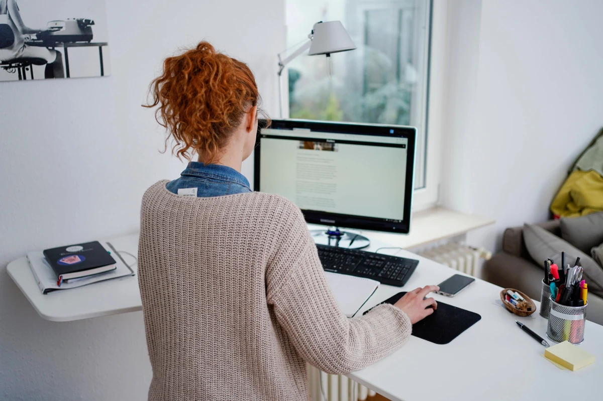 Jeżeli pracujemy z domu to szef będzie musiał zapłacić część naszego rachunku za prąd - to najnowsze założenie nowelizacji Kodeksu Pracy, przygotowywanej przez Ministerstwo Rozwoju, Pracy i Technologii. Co jeszcze szykuje resort? Sprawdźcie. 