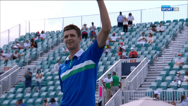 Wielki triumf polskiego tenisisty. Hubert Hurkacz wygrał jeden z najważniejszych turniejów tenisowych w cyklu ATP – Miami Open. Polak, rozstawiony z numerem 26 pokonał wyżej notowanego Włocha Jannika Sinnera (21) 7:6 (4), 6:4. Za zwycięstwo otrzyma premię w wysokości 300 tys. dol., w rankingu najlepszych tenisistów na świecie awansuje na 16. miejsce.
