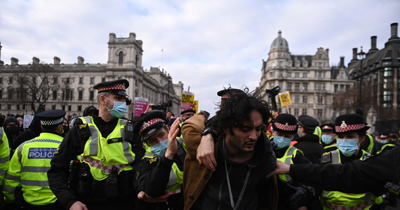 107 osób aresztowano podczas sobotniego protestu w Londynie przeciw projektowi ustawy o policji, przestępczości, wyrokach i sądach, który m.in. zwiększa uprawnienia policji wobec uczestników demonstracji - przekazała w niedzielę londyńska policja metropolitalna.