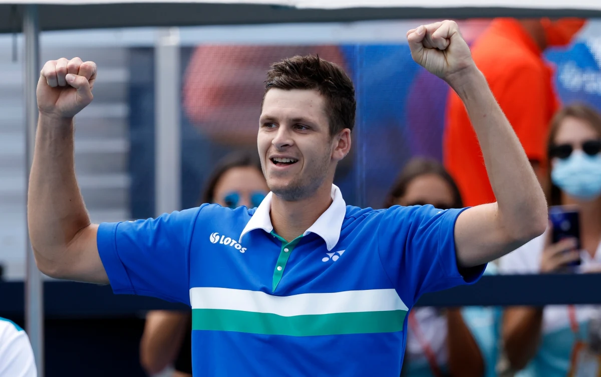 Mamy powody do radości! Hubert Hurkacz wygrał turniej ATP rangi Masters 1000 w Miami. Polak w finale pokonał włoskiego tenisistę Jannika Sinnera 7:6 (7-4), 6:4.