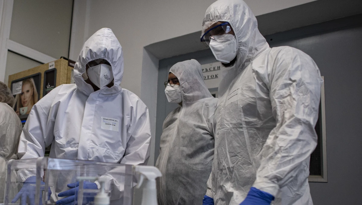 Głęboki lockdown należało wprowadzić w połowie marca. Odchodzenie od obostrzeń powinno być bardzo rozważne i skorelowane z poziomem liczby osób zaszczepionych - ocenił w rozmowie z PAP były główny inspektor sanitarny Andrzej Trybusz.